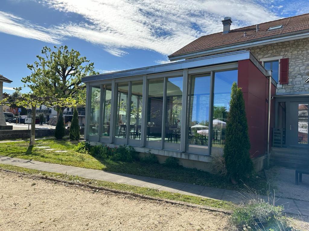 Au Boeuf Rouge Hotel Crassier Екстериор снимка