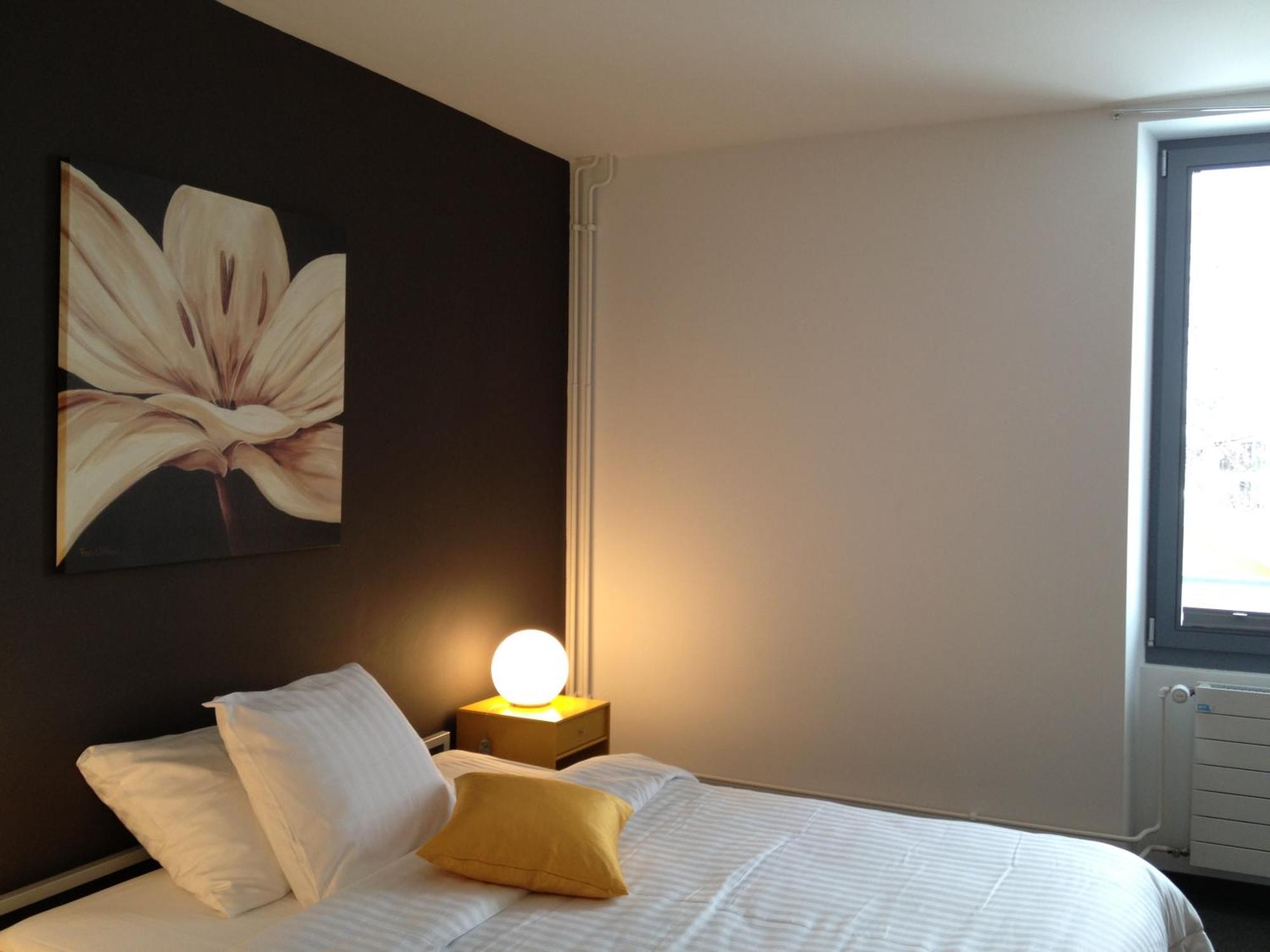 Au Boeuf Rouge Hotel Crassier Екстериор снимка