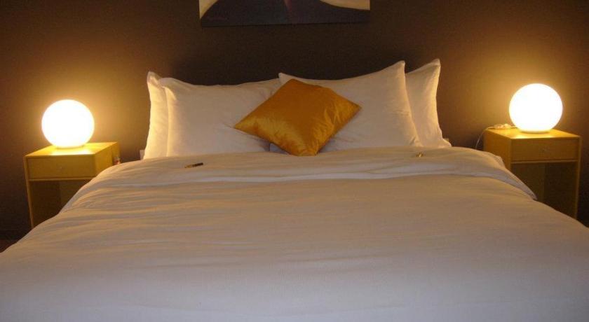 Au Boeuf Rouge Hotel Crassier Стая снимка