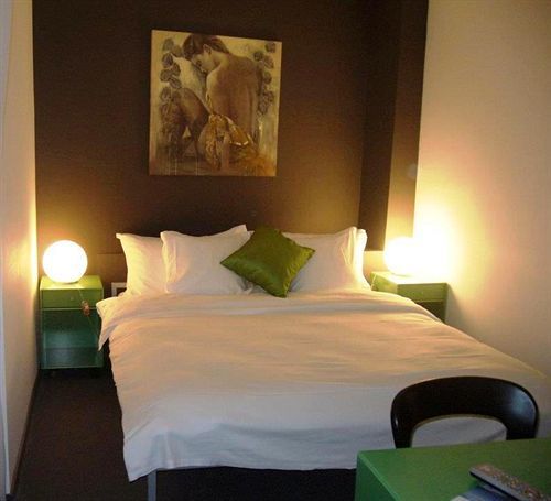 Au Boeuf Rouge Hotel Crassier Екстериор снимка