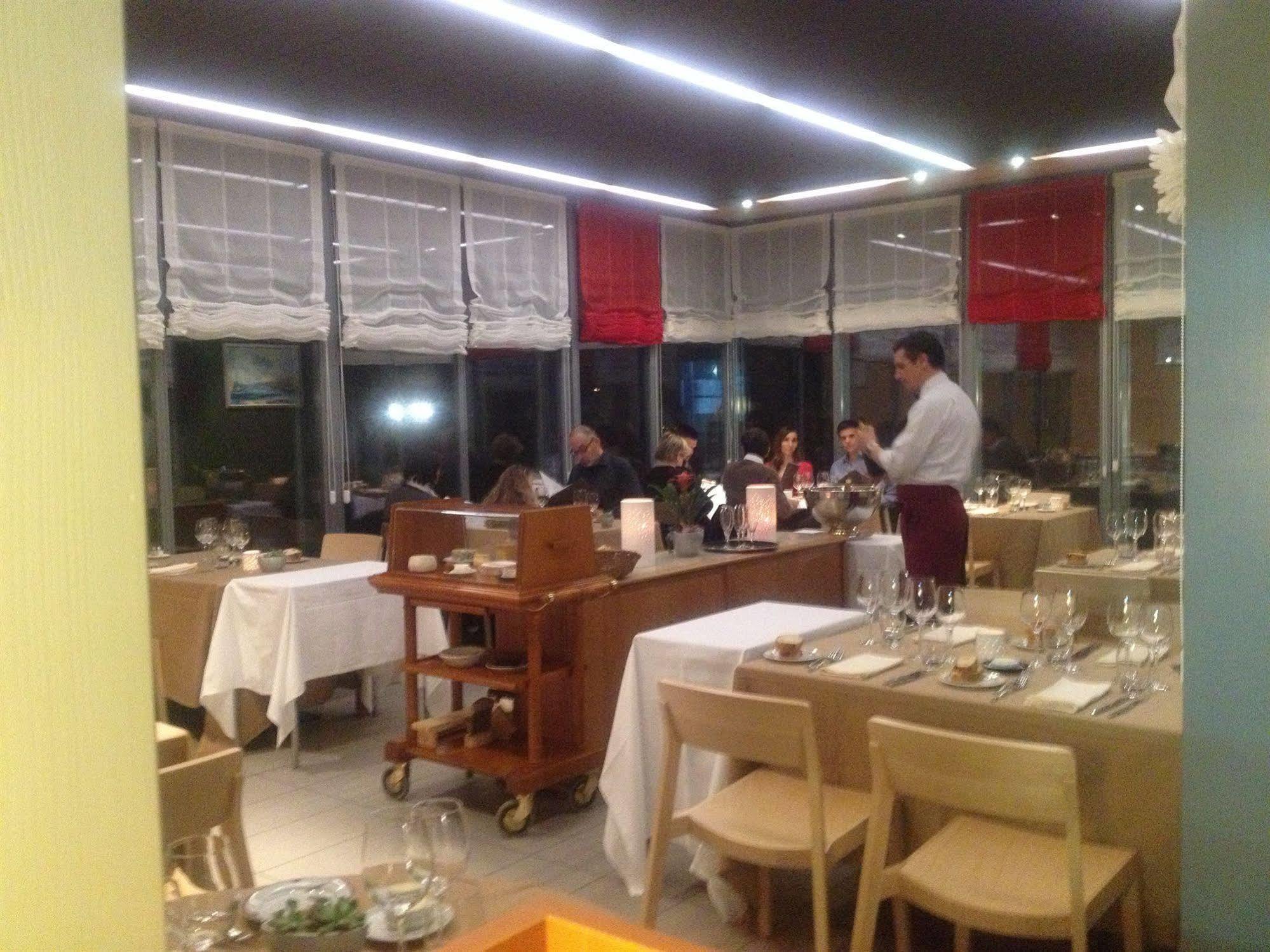 Au Boeuf Rouge Hotel Crassier Екстериор снимка