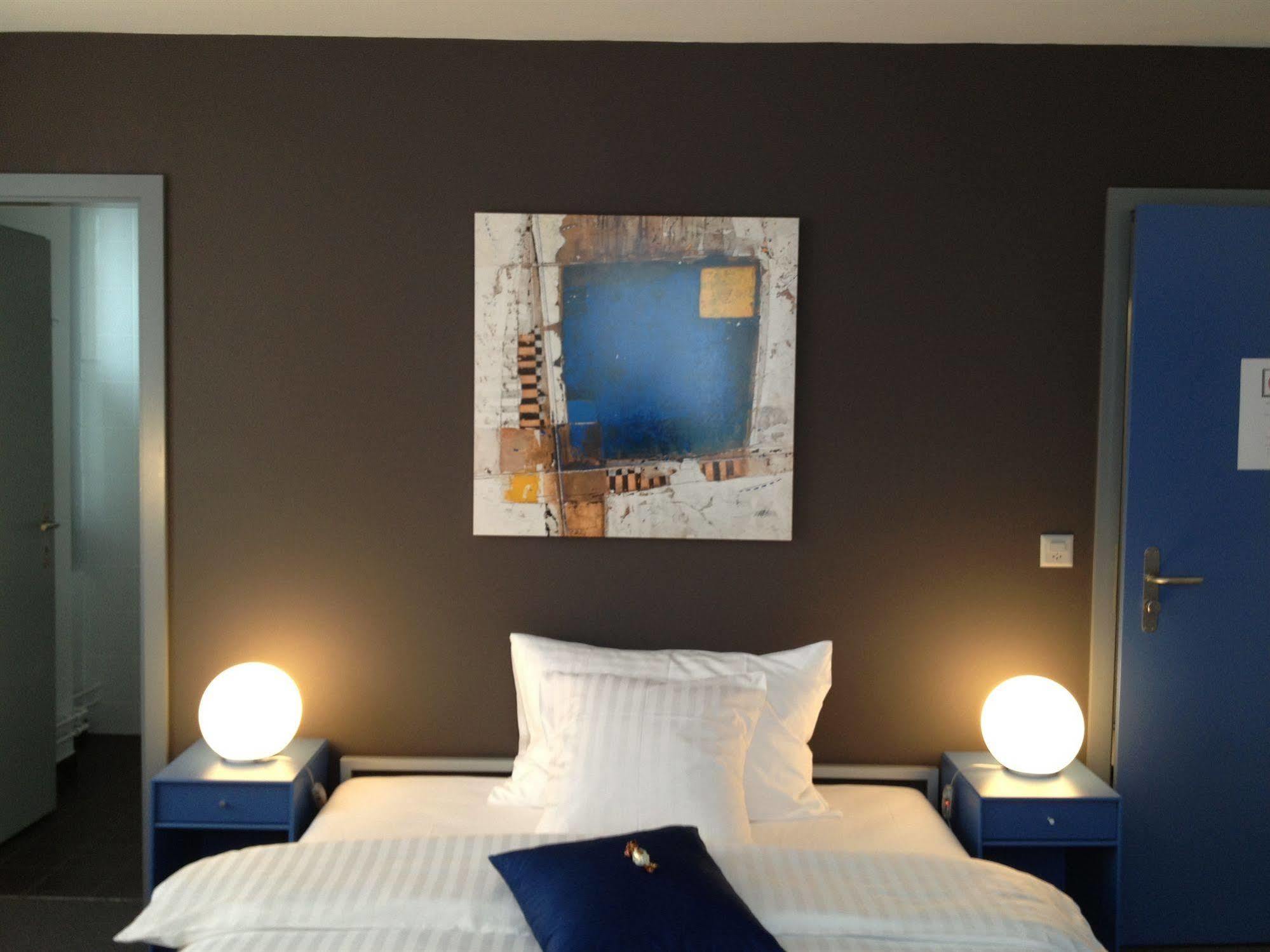 Au Boeuf Rouge Hotel Crassier Екстериор снимка